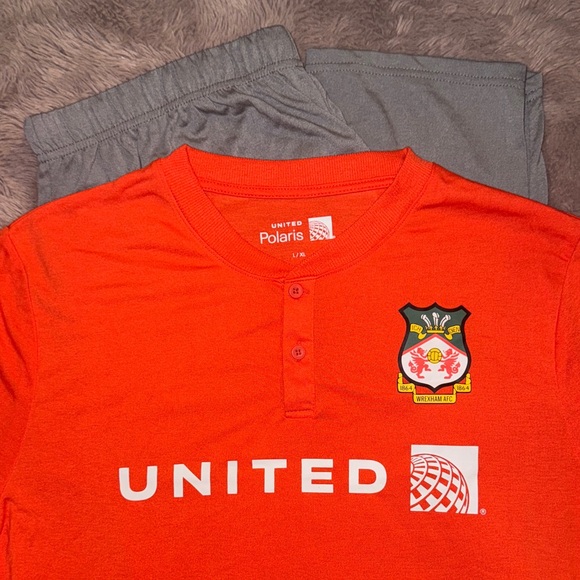 United Polaris Red Shirt & Gray Pants Set sleep set first class plane seats L/XL - Picture 2 of 12